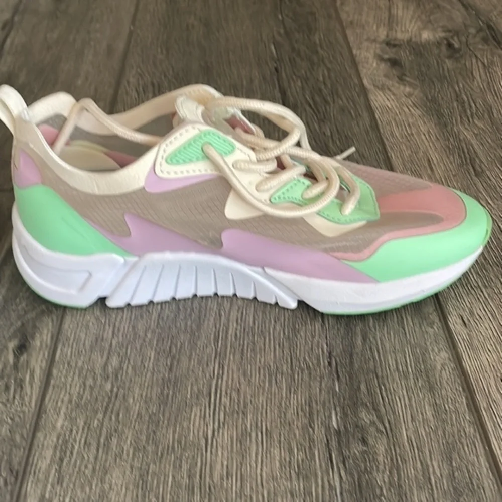 NWT Fabletics shoes Larchmont performance sneaker size 6.5